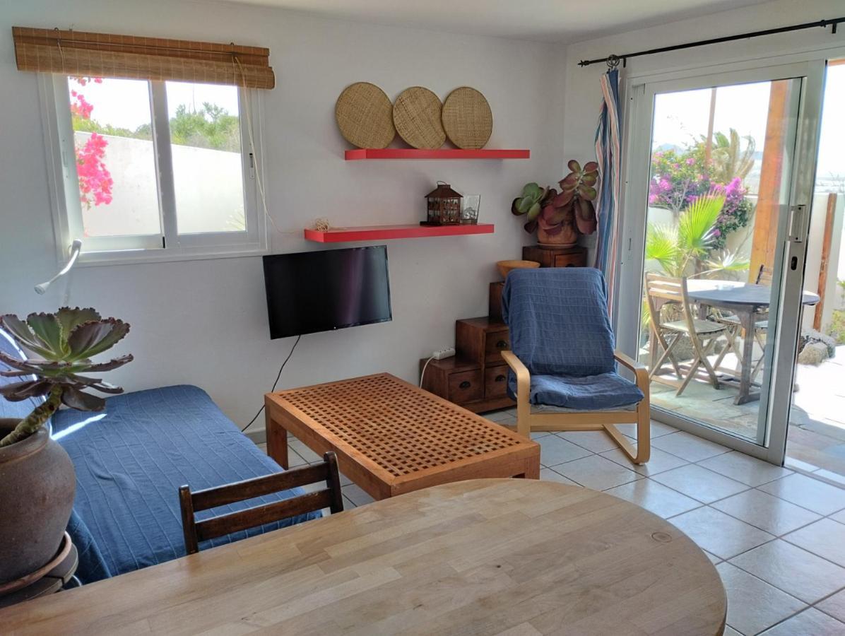 פאמארה Beautiful Small Bungalow, Amazing Views And Garden מראה חיצוני תמונה