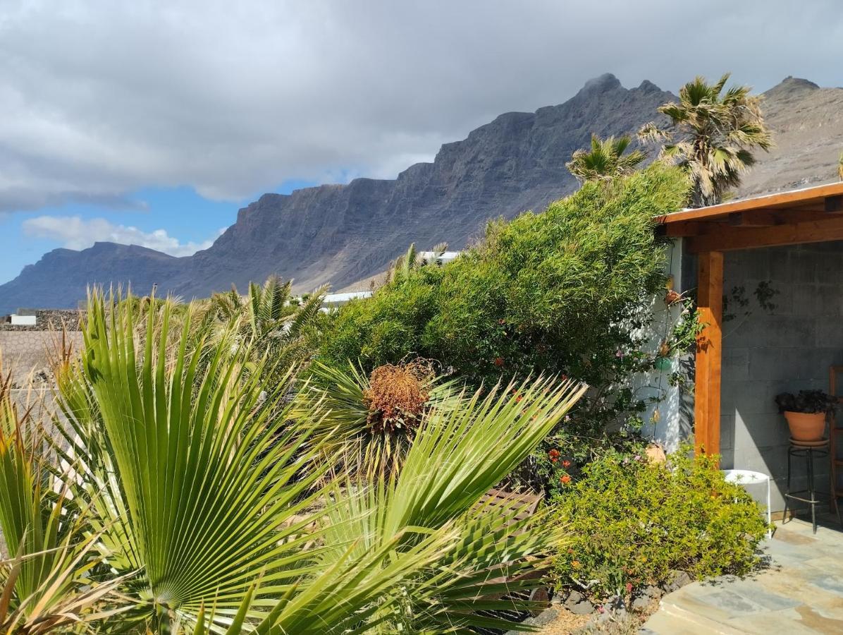 פאמארה Beautiful Small Bungalow, Amazing Views And Garden מראה חיצוני תמונה